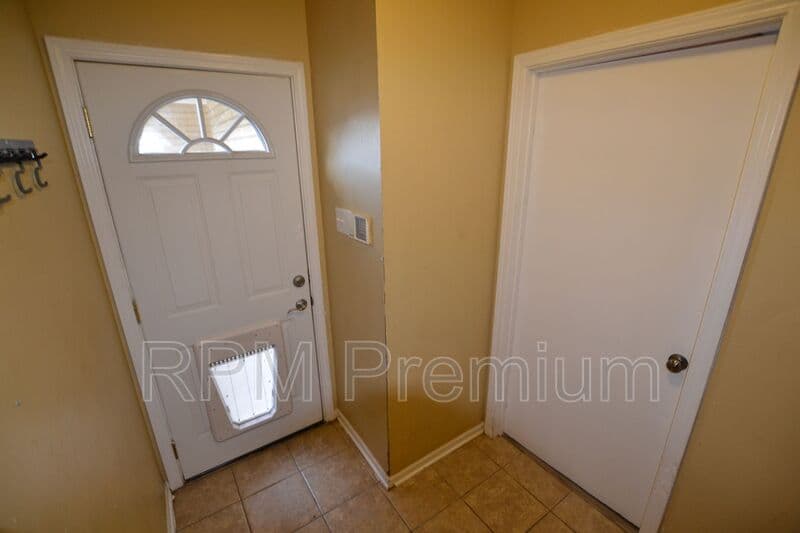 Baton Rouge House: 2136 S Flannery Rd.