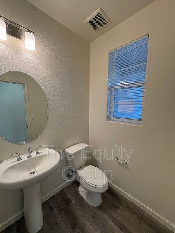 Visalia House: 1005 West Sedona Ave