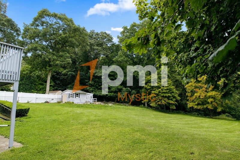 Mystic House: 90 Nantucket Dr