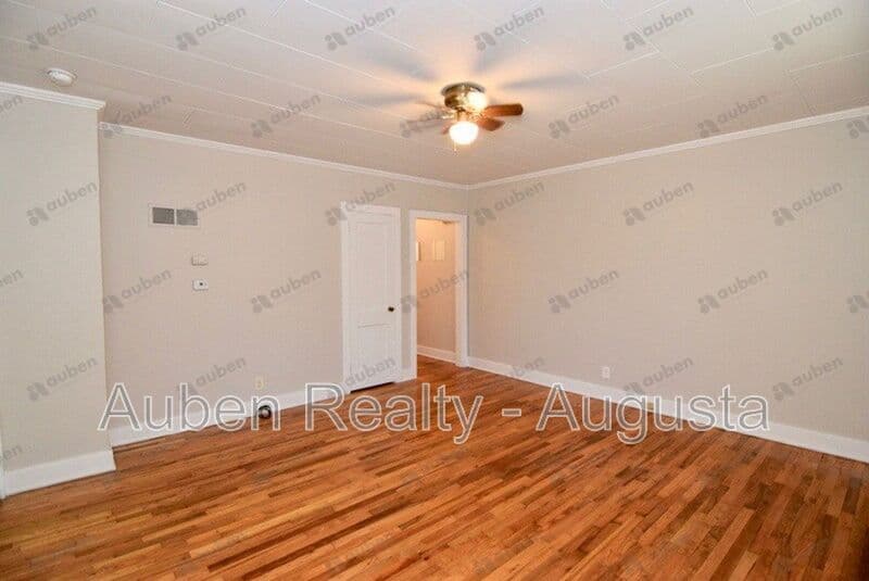 Augusta House: 512 Beaufort Drive
