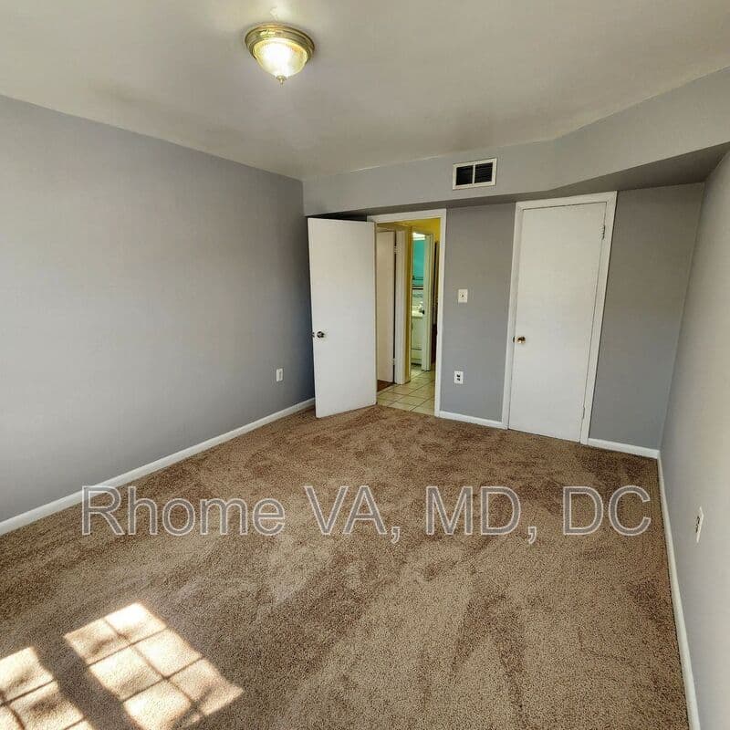 Fairfax Condo: 9473 Fairfax Blvd