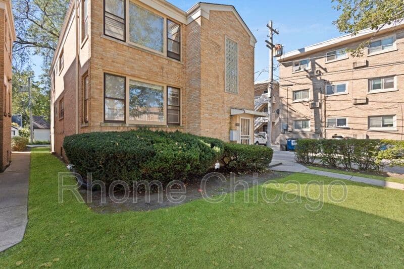 Evanston Condo: 1816 Monroe St.