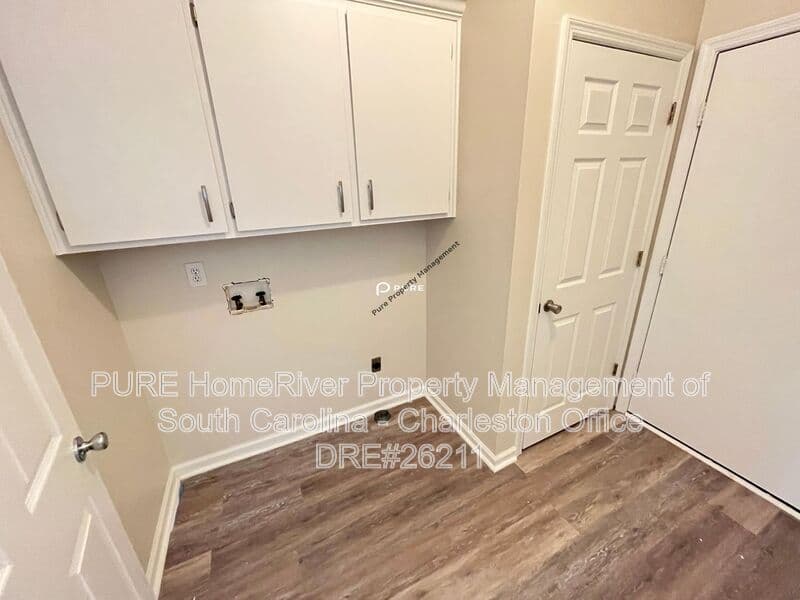 Ladson House: 180 Ponderosa Dr