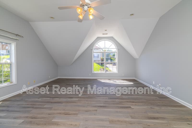 Knoxville House: 1217 Dreamview Lane