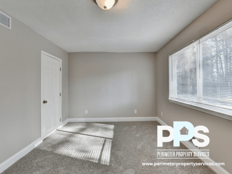 Atlanta House: 390 West Lake Avenue