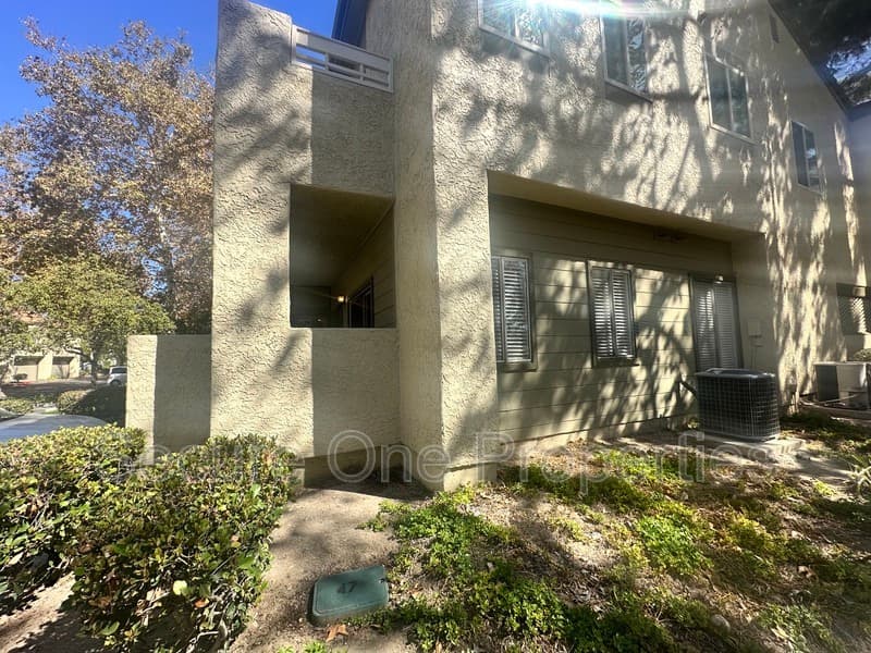 Simi Valley Condo: 3264 Darby Street