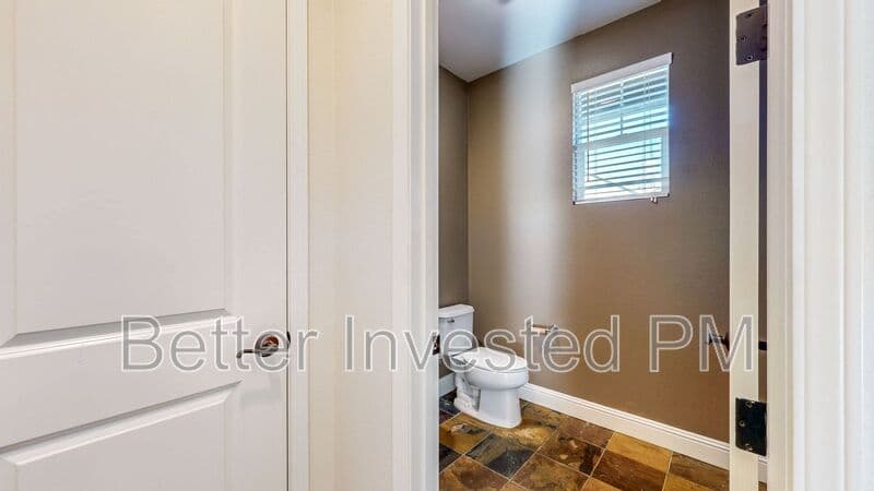Santa Rosa House: 1363 Gordon Ln