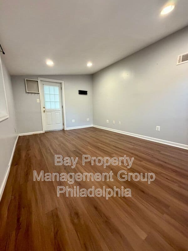 Glenside House: 300 Winding Way
