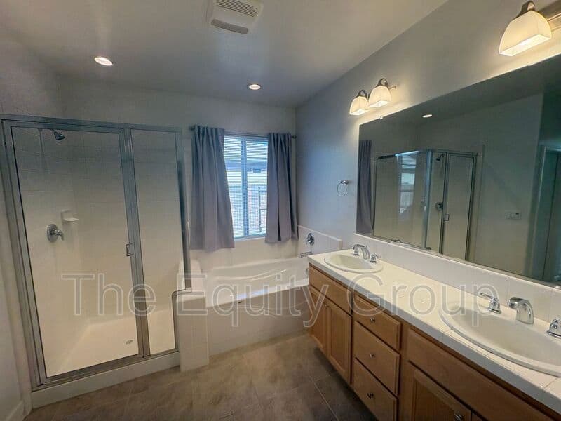 Visalia House: 3215 S Meadowbrook St