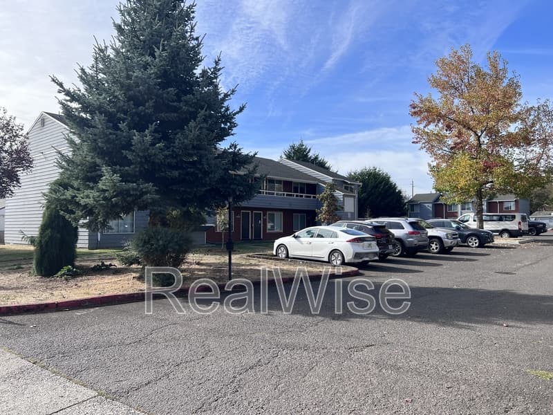Portland Condo: 2413 SE 135th Ave