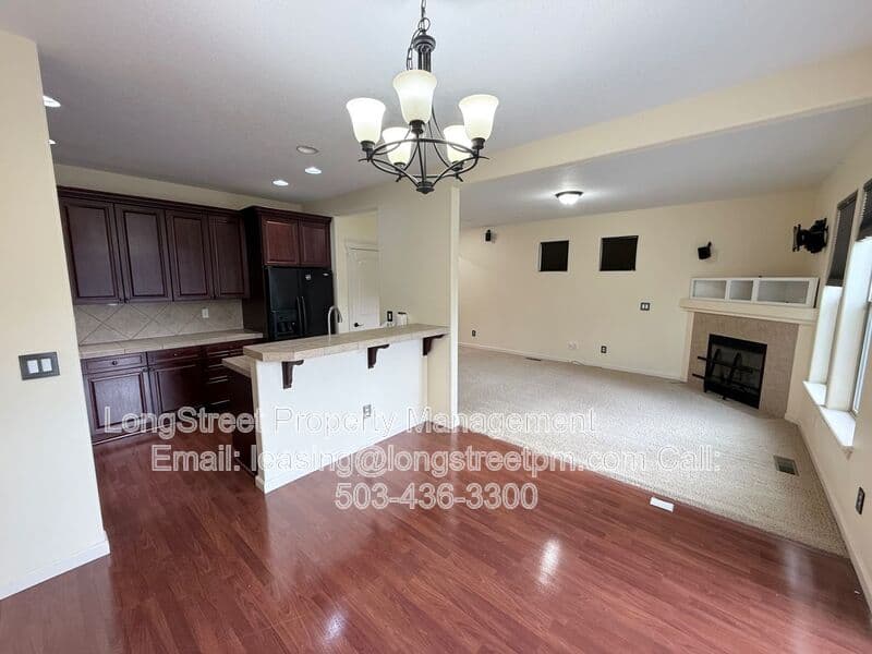 Salem House: 823 Crouchen St NW