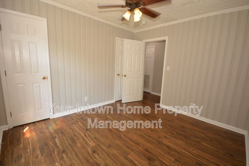 Atlanta House: 1864 Flintwood Dr Se