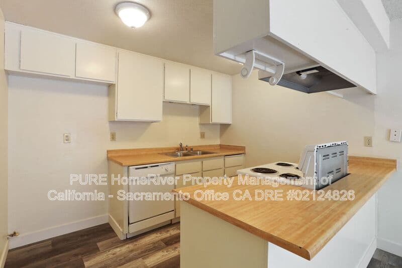 Fair Oaks House: 8128 Deseret Ave