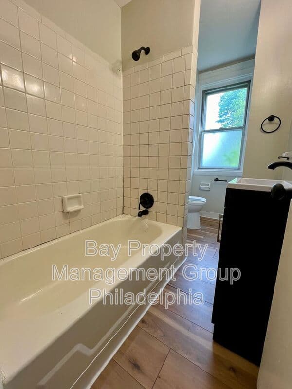Collingdale House: 13 Kern St