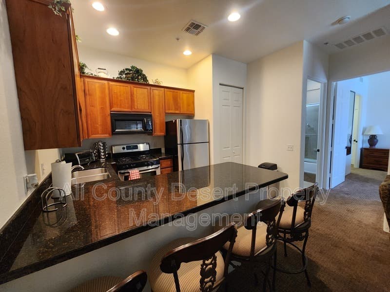 La Quinta Condo: 50650 Santa Rosa Plaza