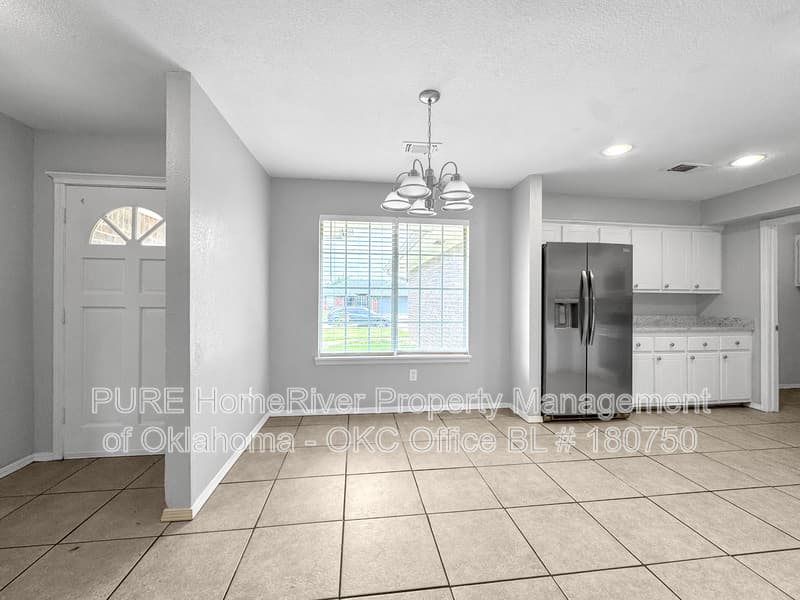 Midwest City House: 9709 Grissom Dr