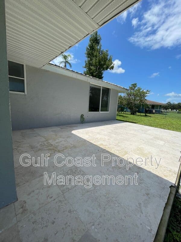 North Port House: 3365 Avanti Circle