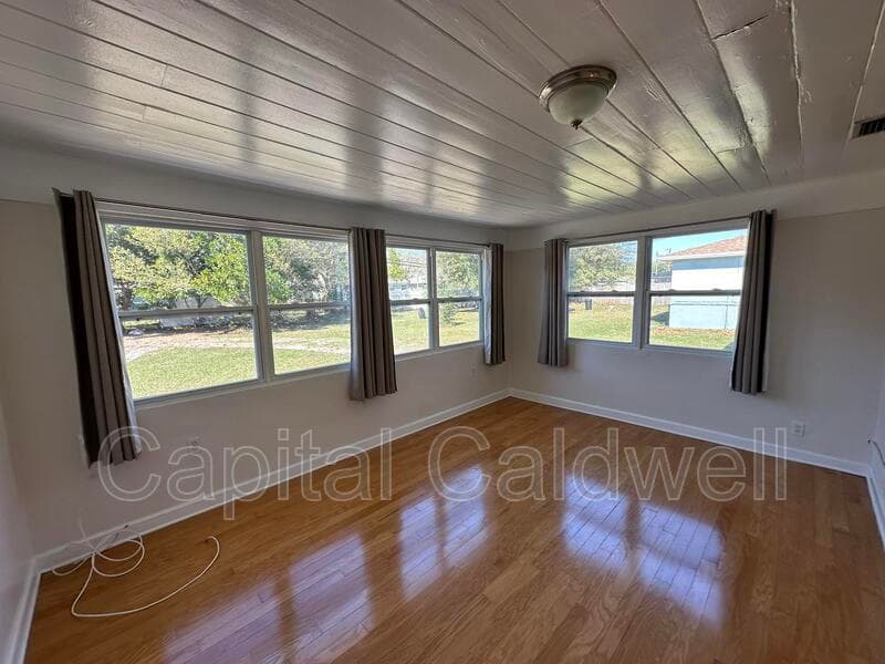 Clearwater House: 18 N Meteor Ave