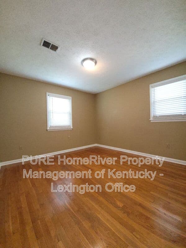 Richmond House: 106 Hammons Dr