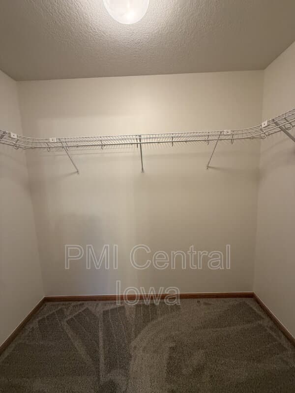 Urbandale Townhome: 10515 Hickory Dr