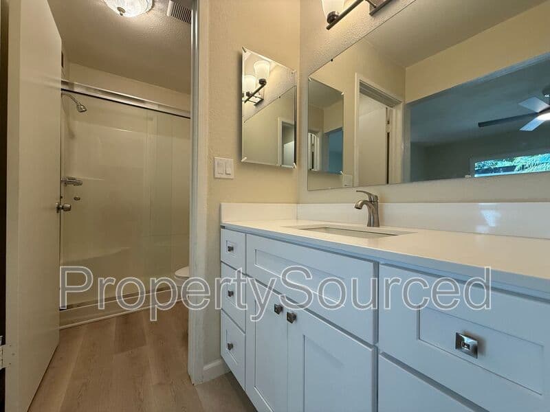 Modesto House: 317 De Vega Ct