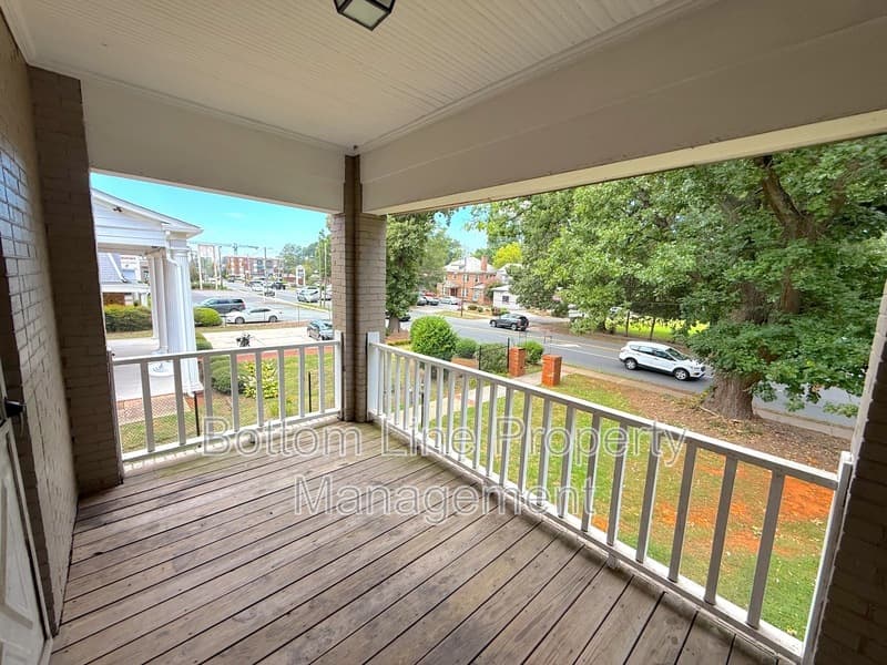 Charlotte Condo: 2100 E 7th St #5