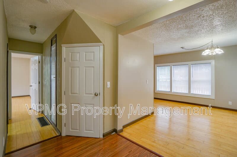 Vancouver House: 2901 Fruit Valley Rd