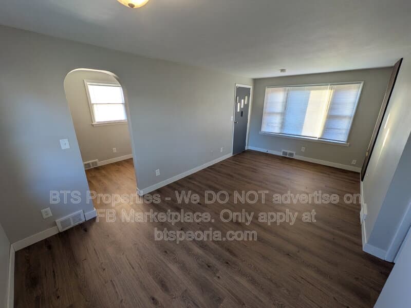 Peoria Heights Condo: 1221 East Moneta Avenue