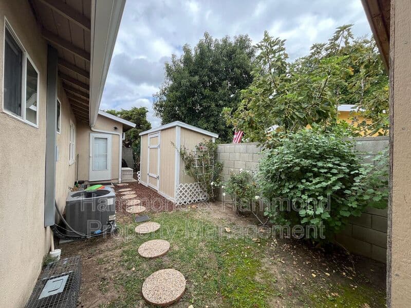 Granada Hills House: 16750 Index St.