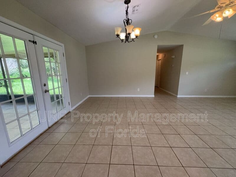 Summerfield House: 13606 SE 48th Court