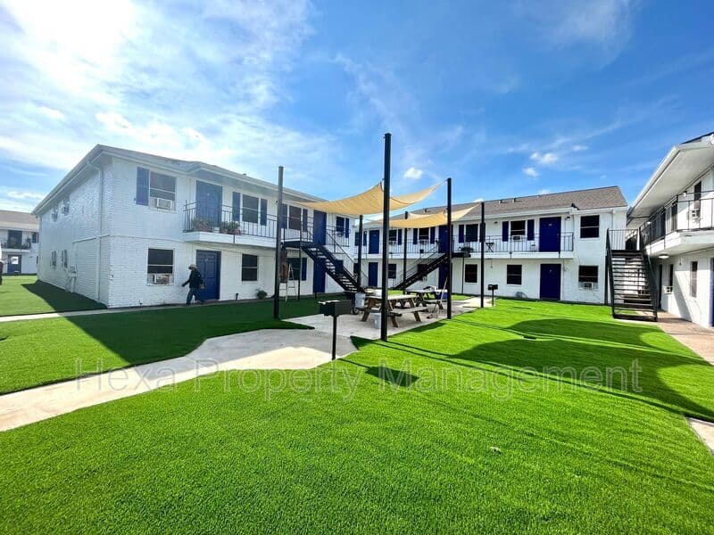 Houston Condo: 11211 S Post Oak Rd