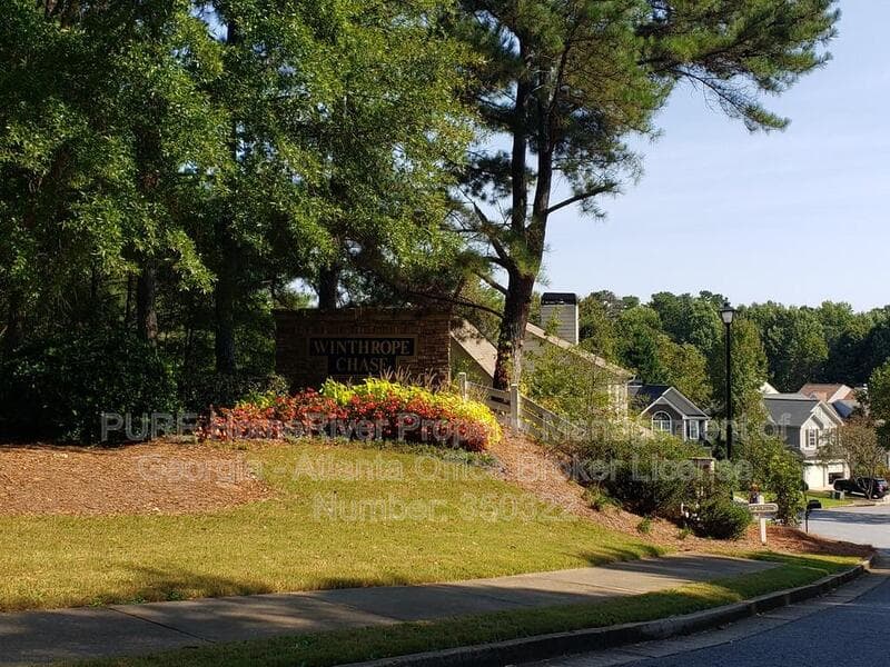 Alpharetta House: 1155 Winthrope Chase Dr
