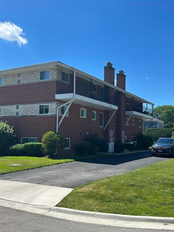 Chicago Condo: 6788 N Sauganash Ave