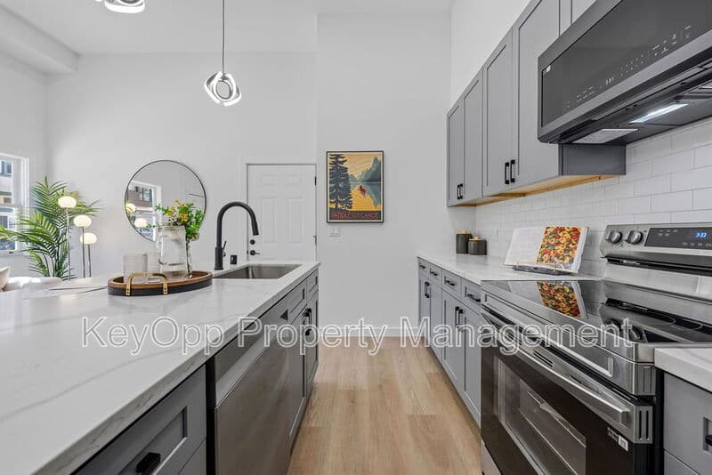 San Francisco Condo: 2730 23rd Street