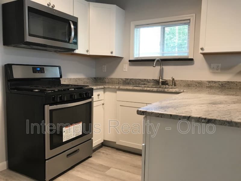 Columbus House: 198 Highfield Dr