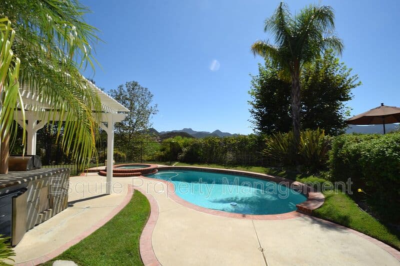 LAKE SHERWOOD House: 1674 BUSHGROVE CT