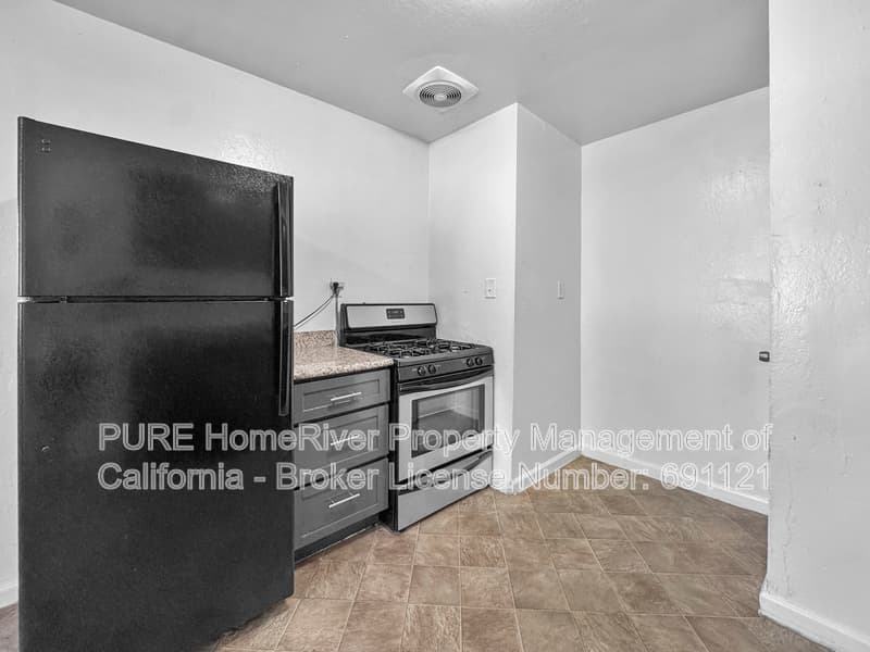 Sacramento House: 590 Las Palmas Ave