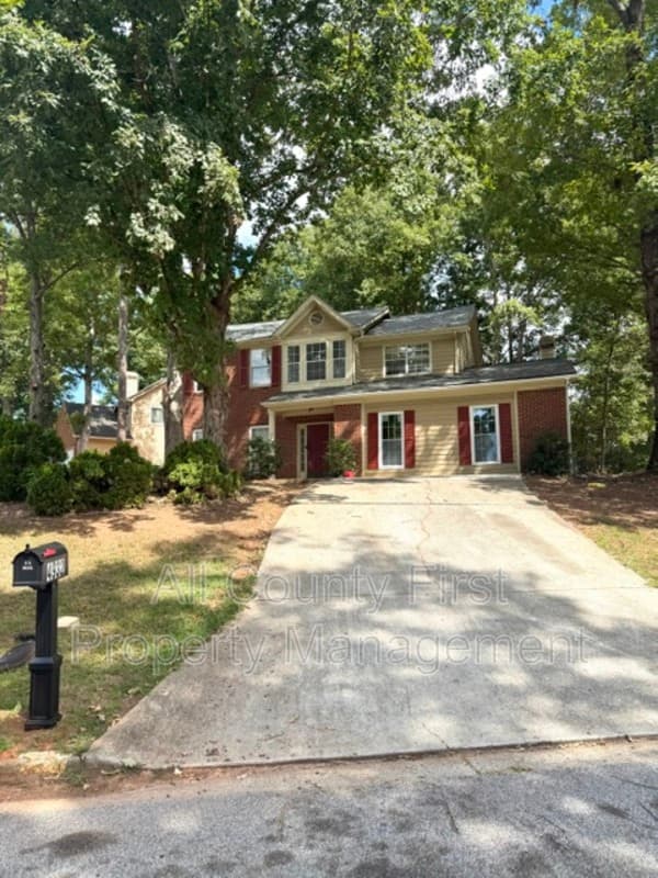 Stone Mountain House: 4932 Wedgewood Place