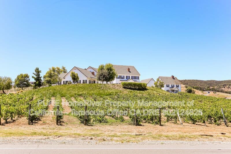 Murrieta House: 36475 Avenida La Cresta