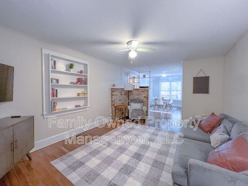 Summerville House: 806-B N Magnolia St