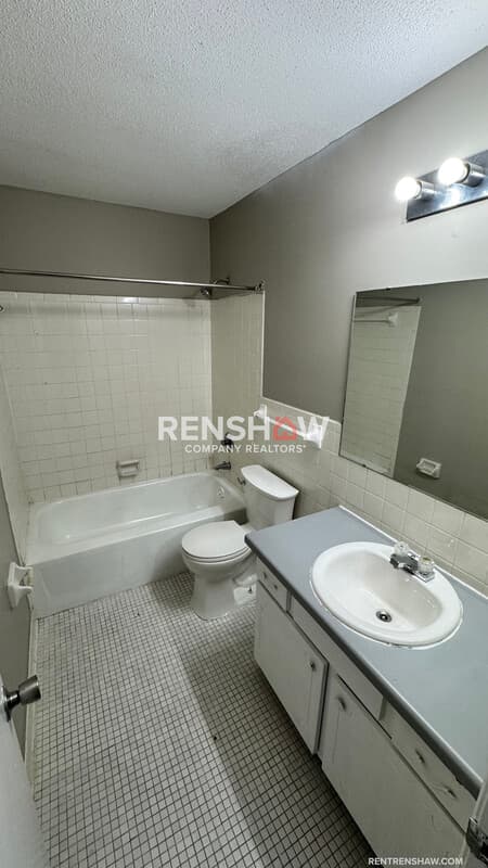 Memphis Townhome: 3212 Thirteen Colony Mall