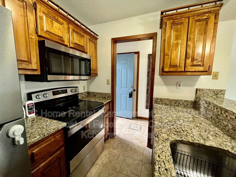 Shawnee House: 12027 W 58th Pl