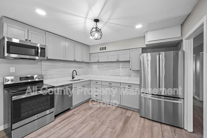 Dallas House: 3677 Rockdale Drive