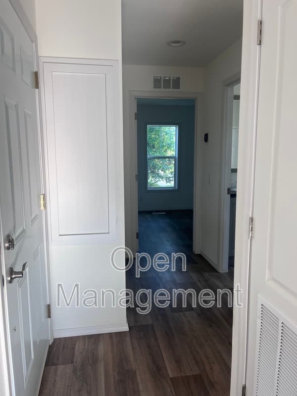 Ankeny House: 2301 Southwest Oralabor Road
