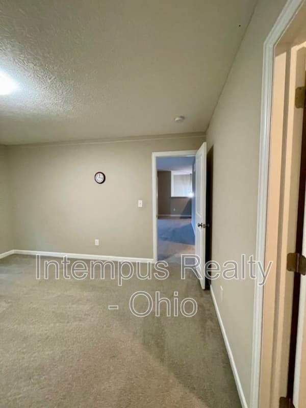 Sunbury House: 7311 Blackwell Dr
