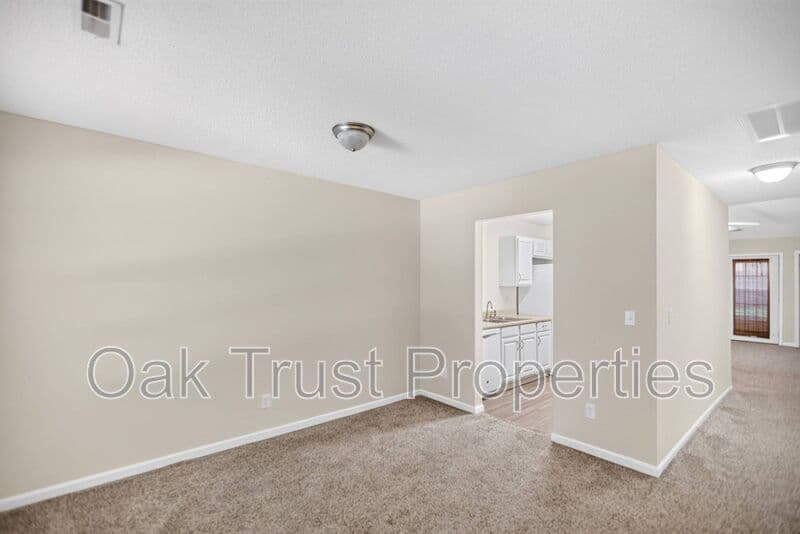 North Charleston Townhome: 7939 Vermont Rd
