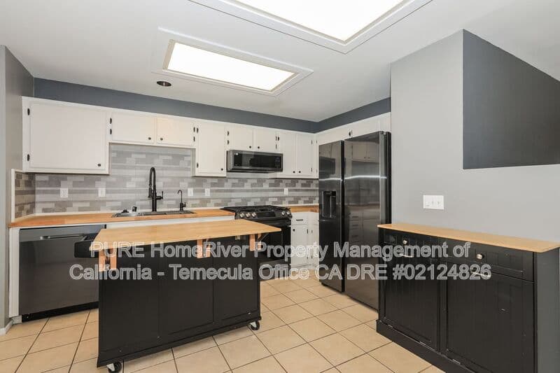 Twentynine Palms House: 71566 Florida Dr