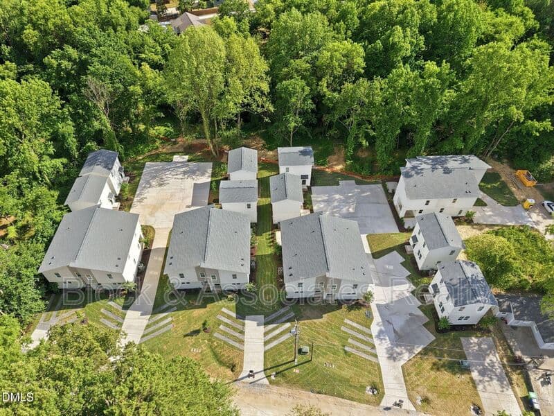 Raleigh House: 2813-103 Wilcox Place