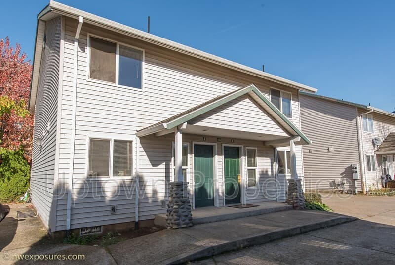 Portland House: 228 SE 106th Ave
