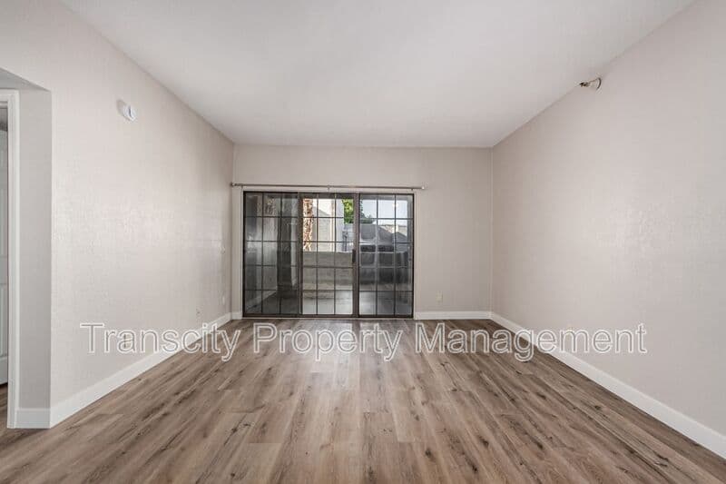 Scottsdale House: 8020 E Thomas Rd